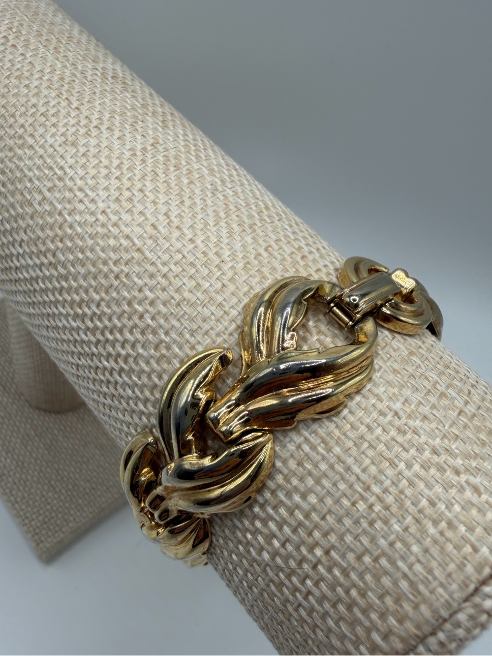 Vintage Gold Braided Link Bracelet With a Classic Polished Finish